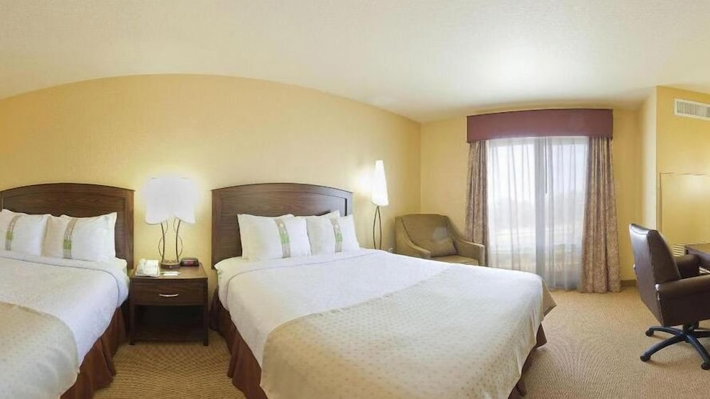 Suite, 2 Queen Beds (Additional Living and Dining Area) - Photo 4