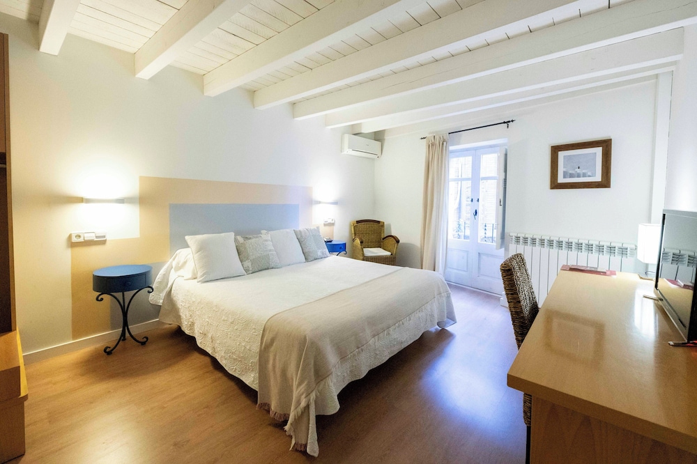Double or Twin Room (Single Occupancy)