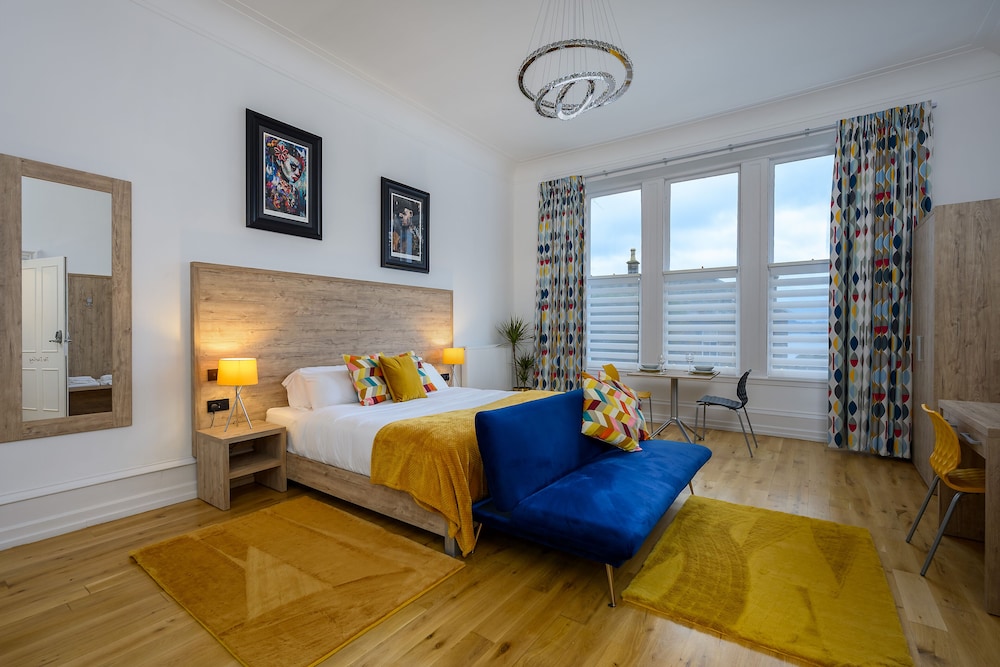 Executive Studio Suite, 1 King Bed, Non Smoking, River View photo 2