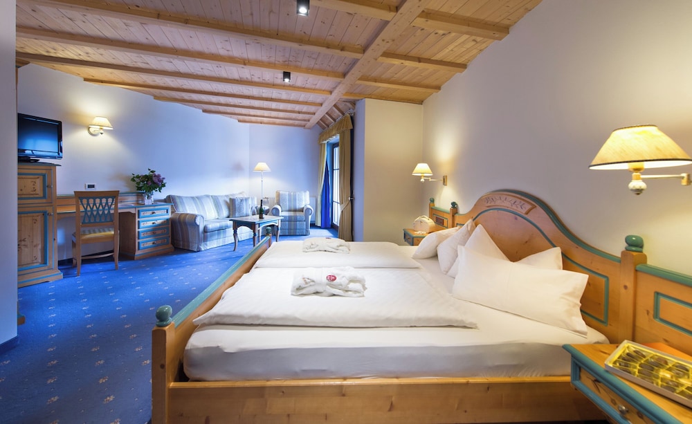 Comfort room with balcony and Dolomite view photo 1