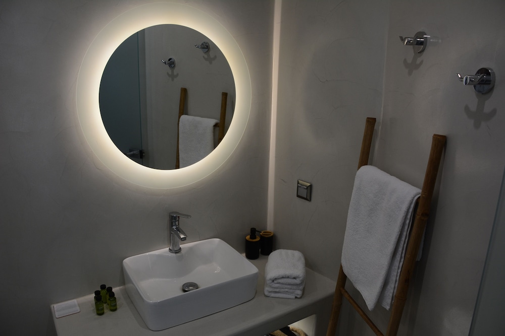 Comfort Room, Pool View - Photo 5