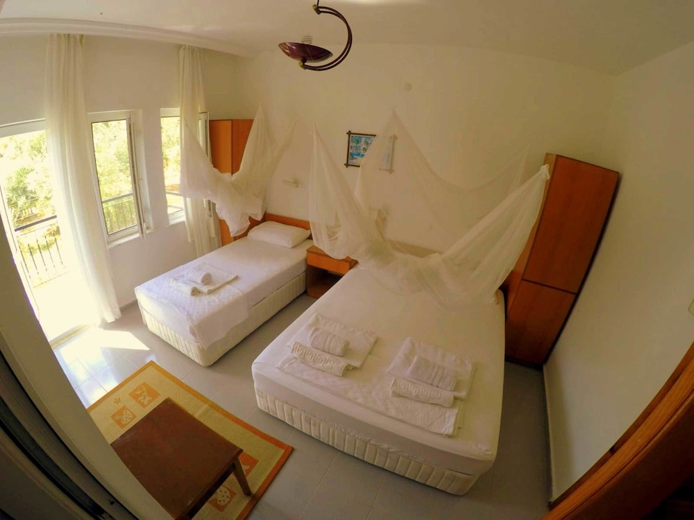 Standard Triple Room - Photo 16