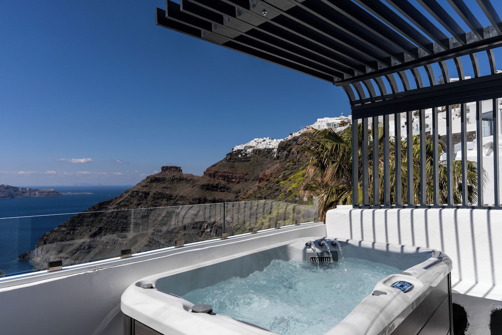 Honeymoon Suite (Outdoor Jetted Tub and Caldera View) - Photo 5
