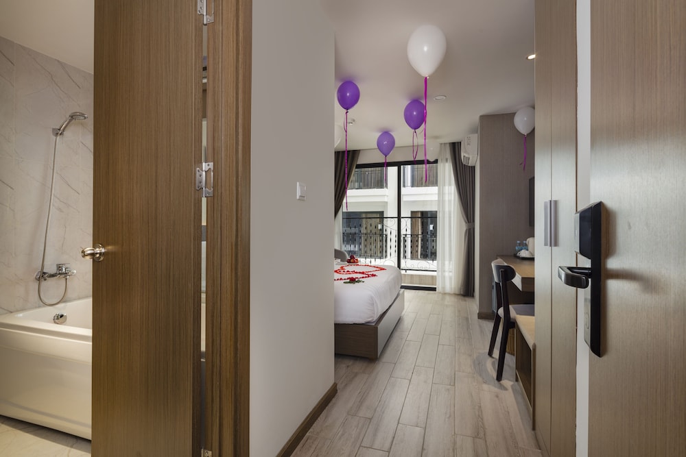 Superior Double Room, City View