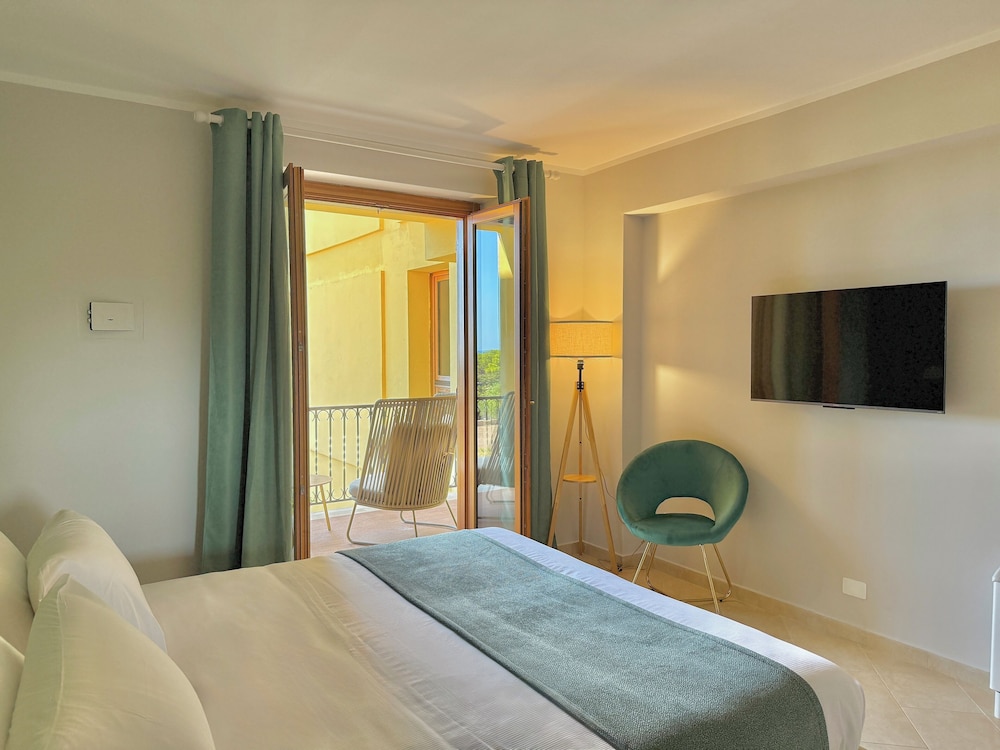 Panoramic Suite, Sea View - Photo 8