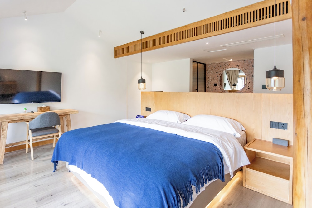 Basic Single Room, Hill View