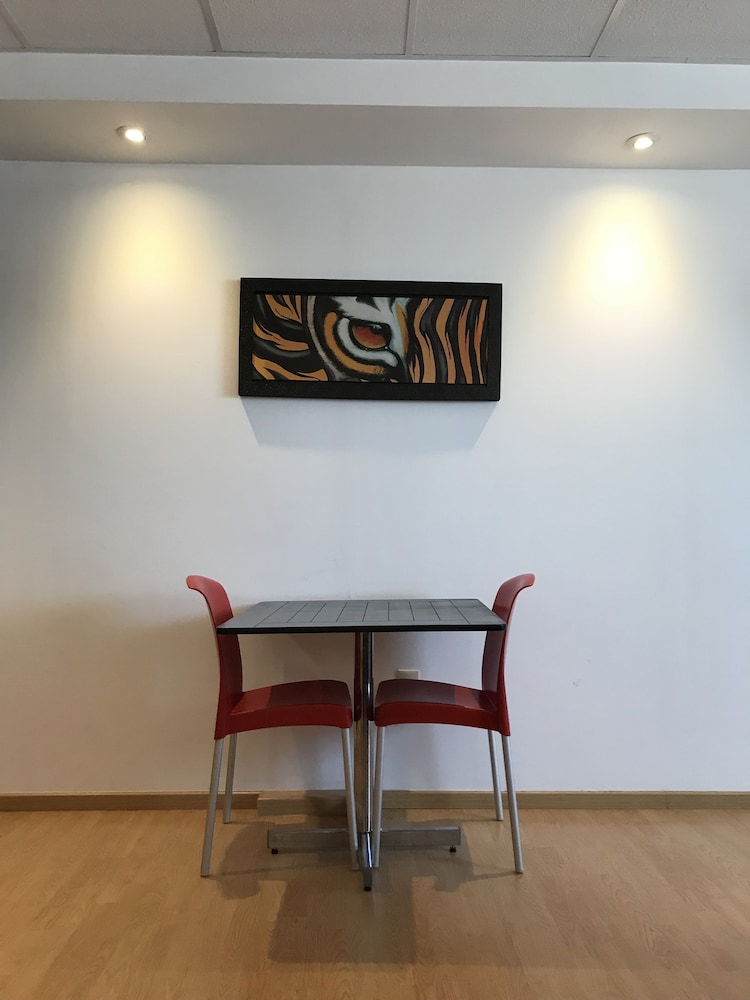 Deluxe Studio Suite, 1 King Bed with Sofa bed, Kitchenette, City View photo 3