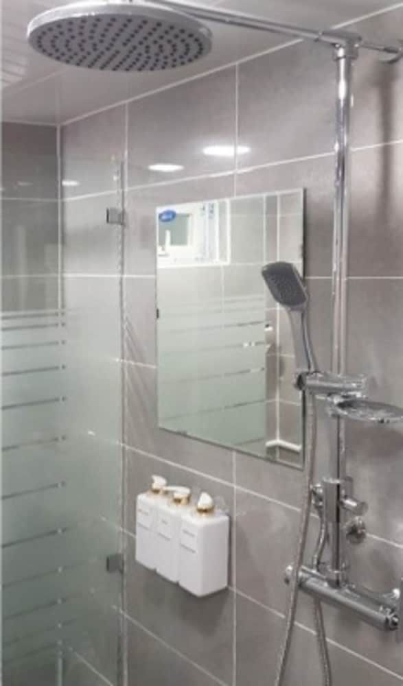 Shared Dormitory, Men Only (6 People) photo 3