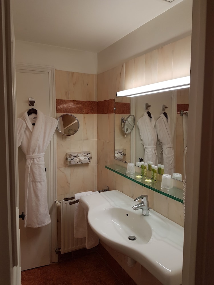 Traditional Double Or Twin Room photo 3