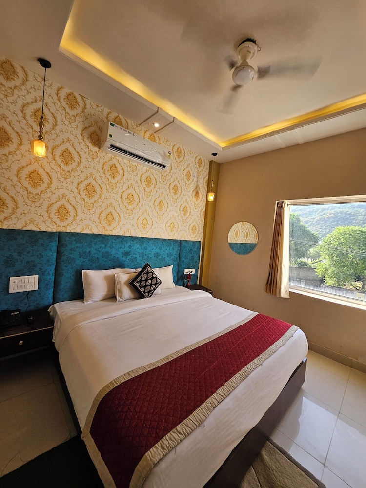 Deluxe Room, Balcony, Mountain View photo 3