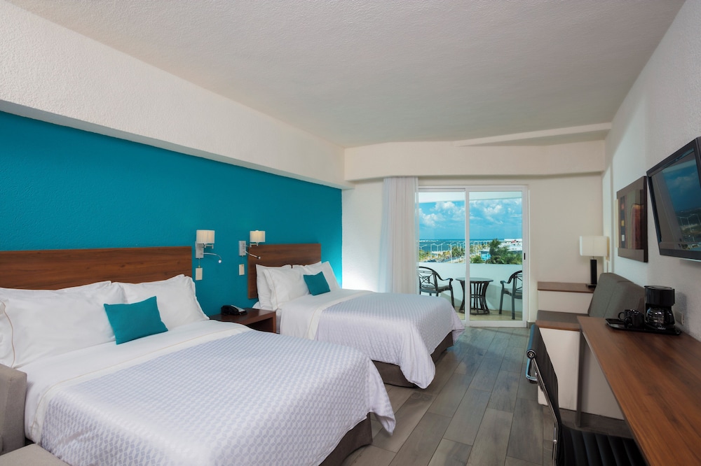 Superior Room, 2 Double Beds, Partial Ocean View photo 3