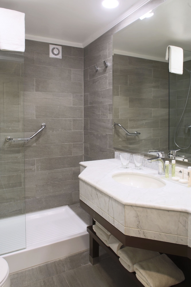 Standard Double Room - Photo 7