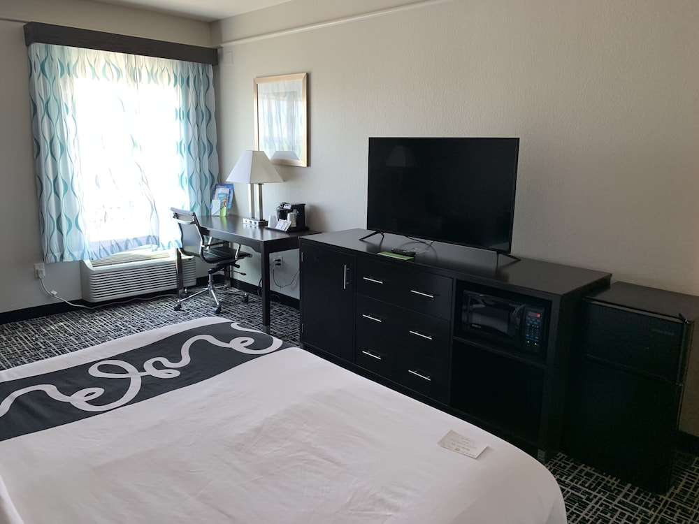 Deluxe Room, 1 King Bed, Non Smoking (Family) - Photo 5
