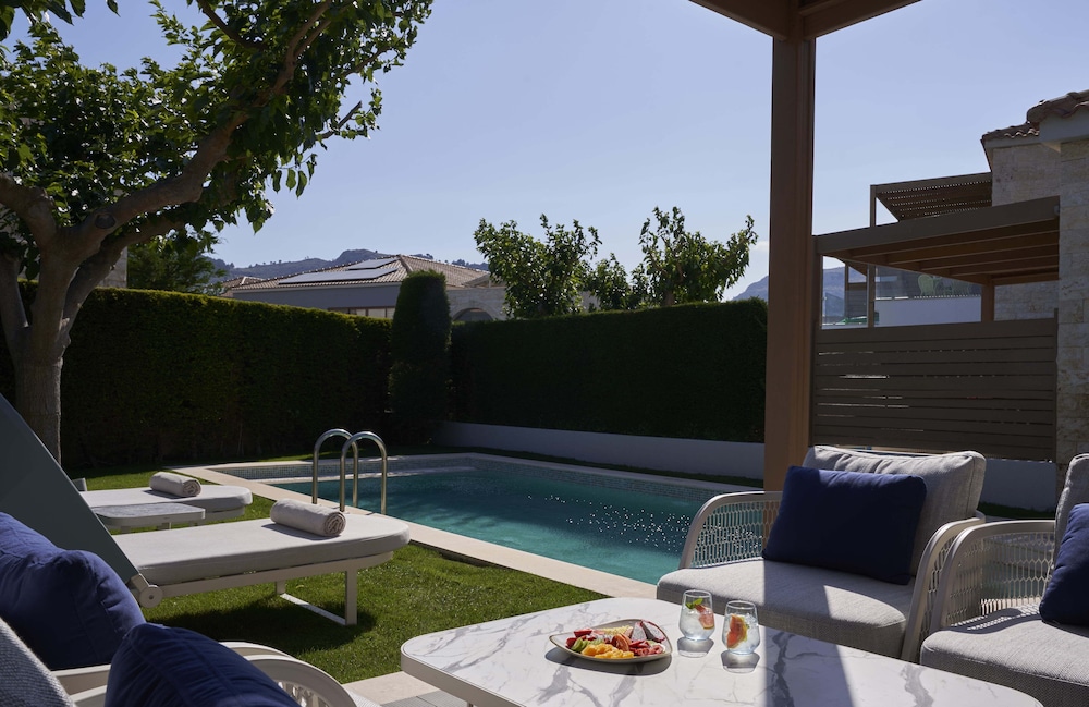 Private Villa with Private Pool, Garden View