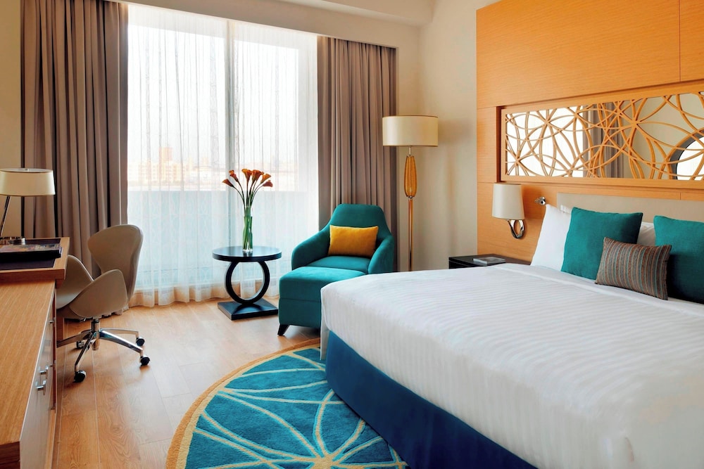 Deluxe Room, 1 King Bed, Non Smoking thumbnail 6
