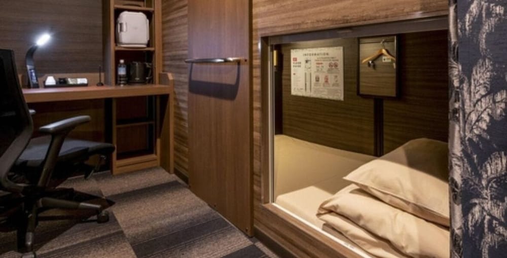 Superior Capsule Room for Female, Non Smoking