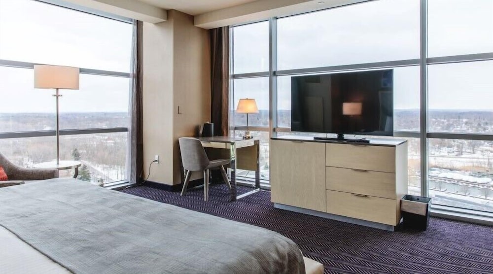 Panoramic Room, 1 King Bed, Non Smoking, City View - Photo 1