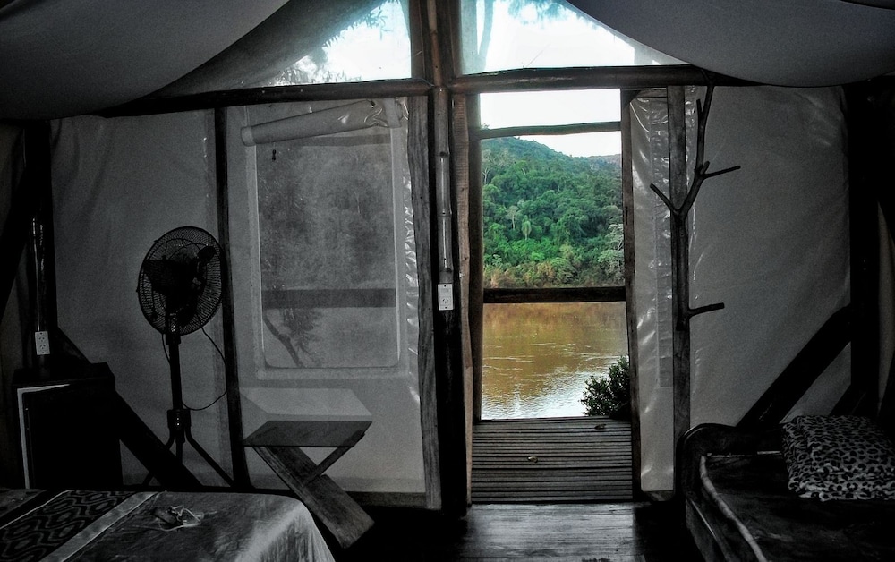 Comfort Tent, 1 Bedroom, Ensuite, River View (Glamping) photo 1