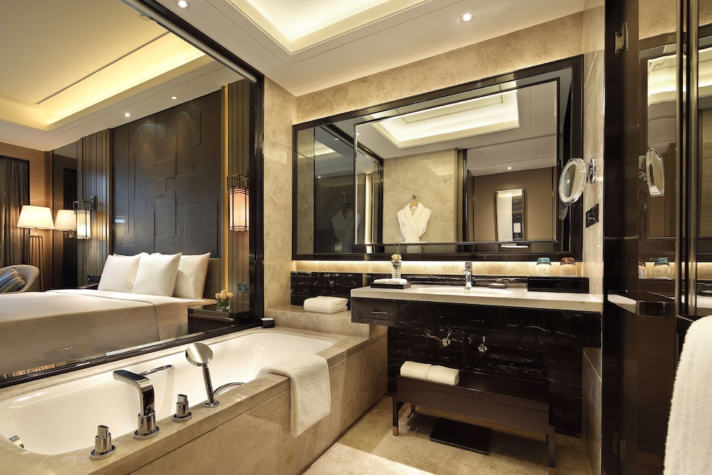 Grand Deluxe King Room photo 3