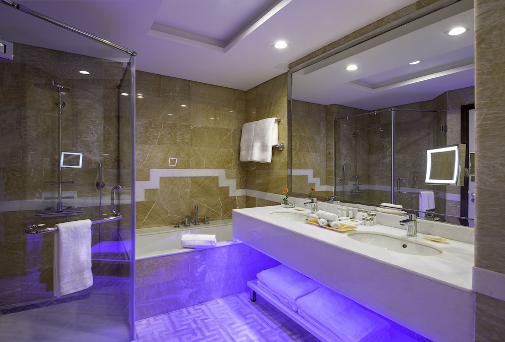 Deluxe Twin Room, Marina View (Free Shuttle Bus to The Beach and Marina Mall) photo 3
