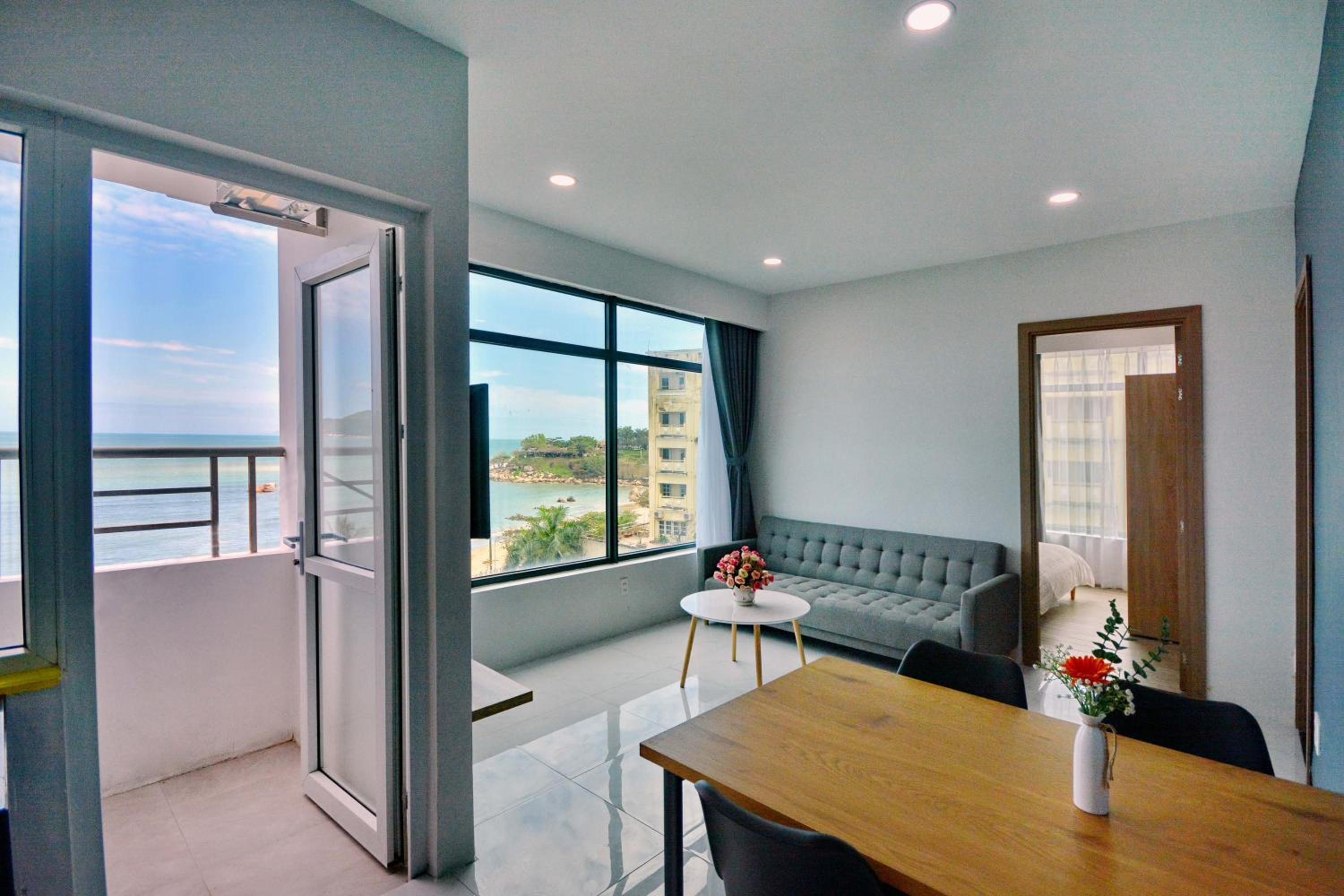 Apartment with Pool View  photo 3