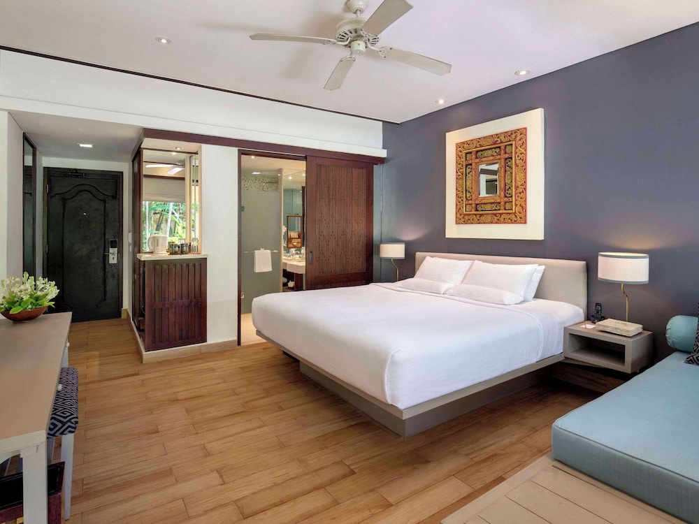 Deluxe Room, 1 King Bed (Garden Wing) - Photo 1