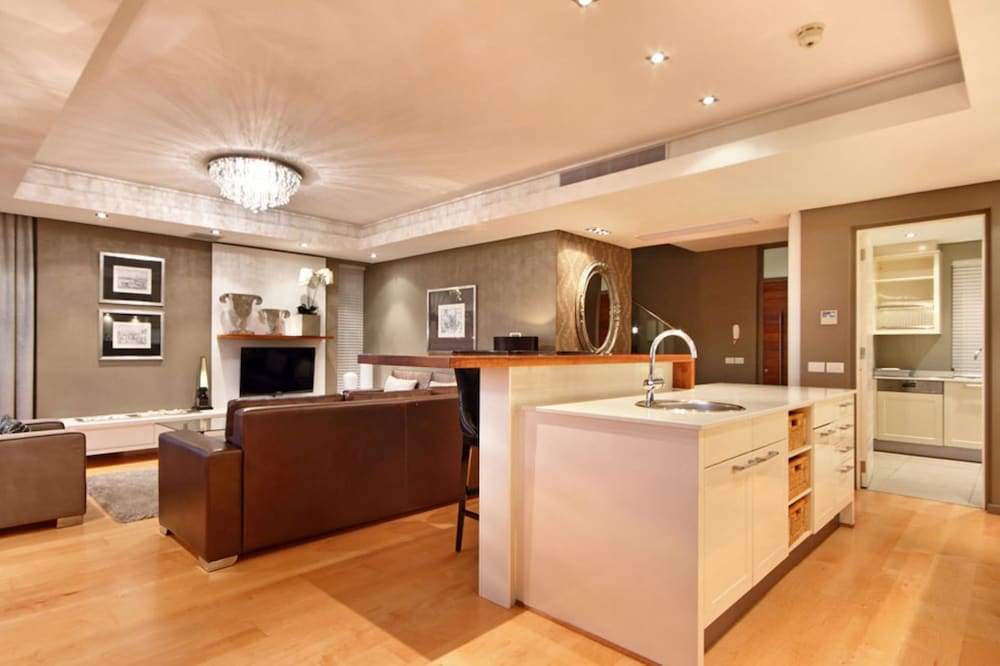 Three-Bedroom Exclusive Penthouse - Photo 6