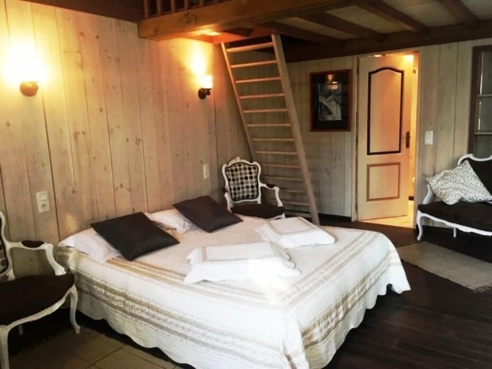 Standard Double Room, Mezzanine (Paul)
