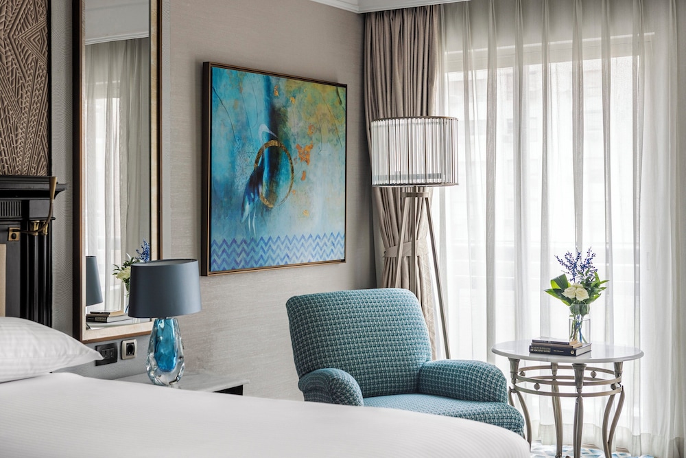 Classic Room, 1 King Bed (Ergonomic Flex Space) - Photo 4