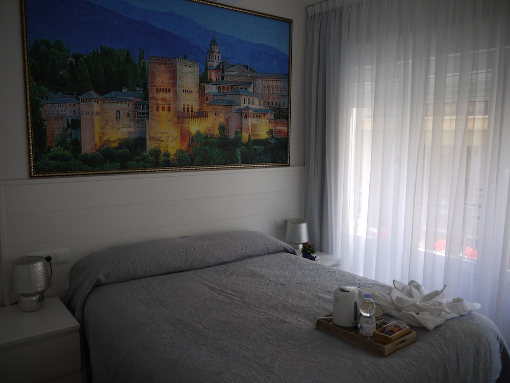 Habitación Doble Romántica, Balcón, Vista a la Ciudad (Fortaleza, España)