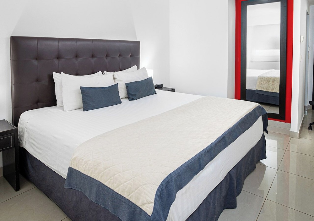 Standard Room, 1 King Bed - Photo 6