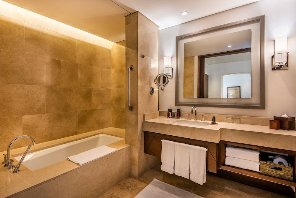 Executive Studio Suite, 1 King Bed - Photo 11