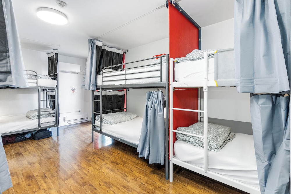 Private 6-Bed Dorm