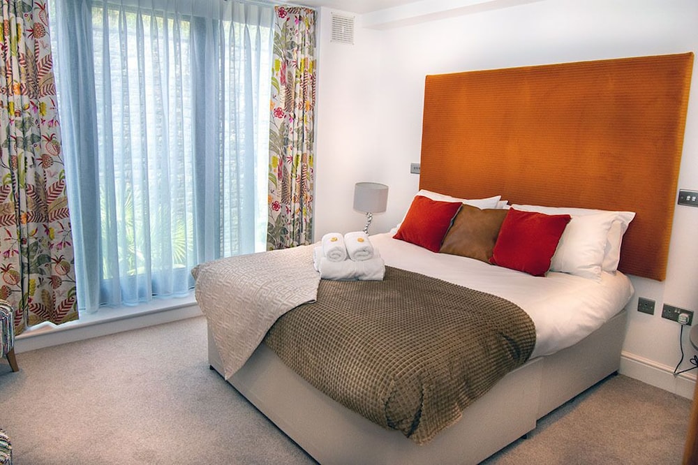 Standard Room, 1 King Bed, Courtyard View photo 2