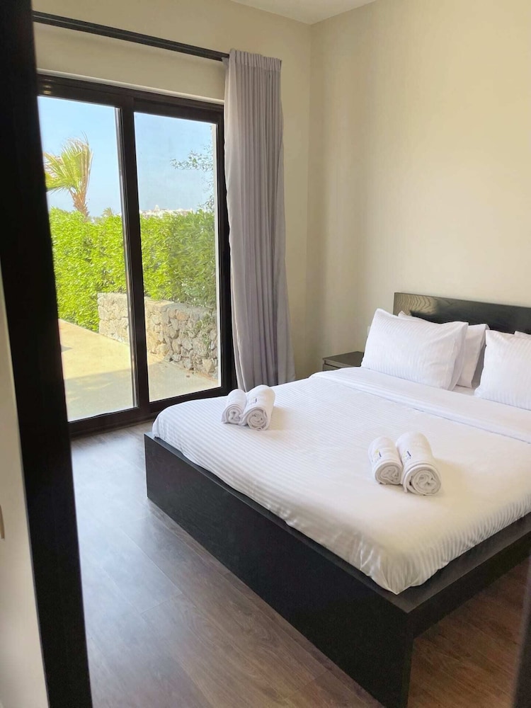 Basic Villa photo 1