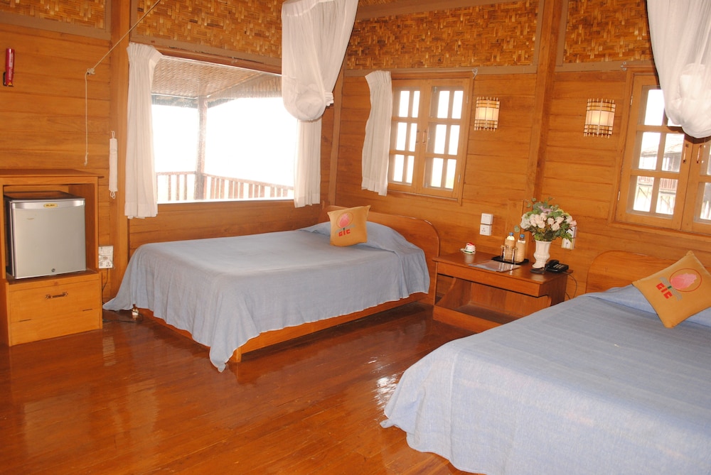 Superior Bungalow photo 1