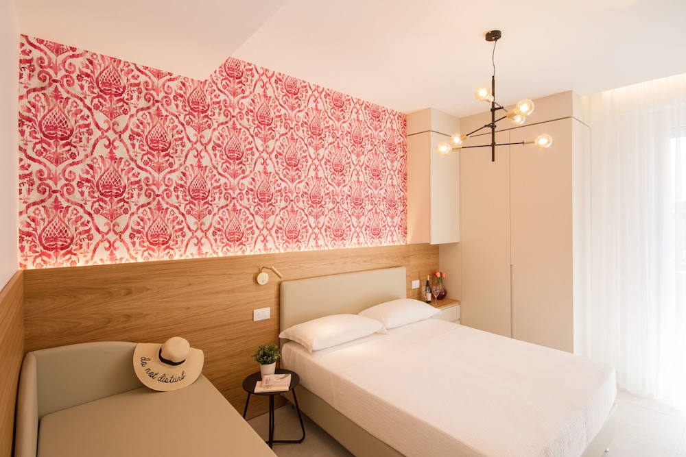Superior Room, Partial Sea View photo 1