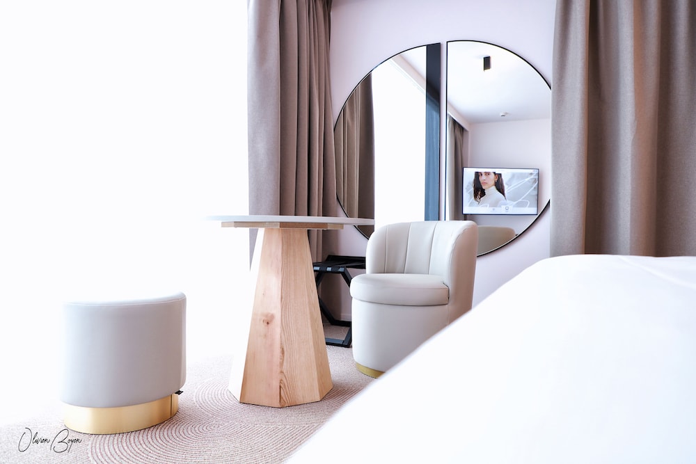 Privilege, Room, 1 Double Bed - Photo 9