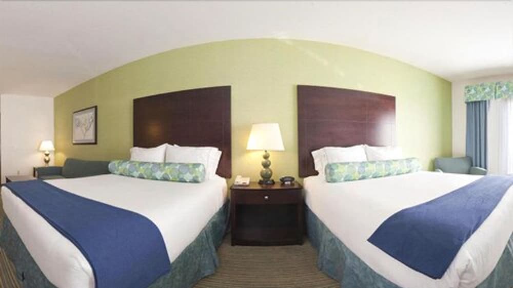 Suite, 2 Queen Beds - Photo 4