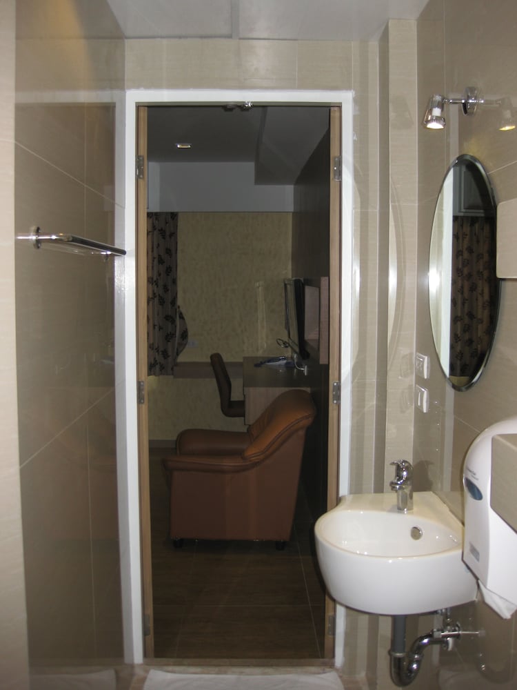 Double Room Single Use, Non Smoking, Private Bathroom photo 3