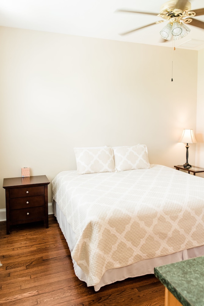 Comfort Suite, Fireplace, Lake View photo 3