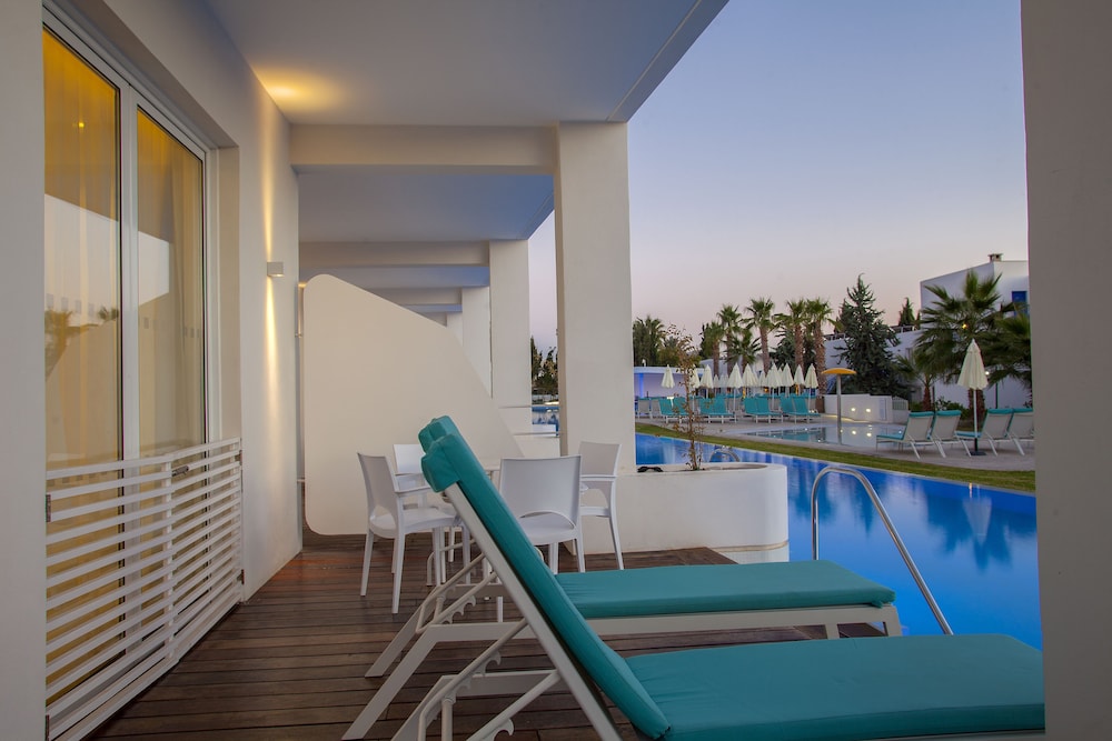 Suite, 1 Bedroom, Swim Up (Aegean) - Photo 3