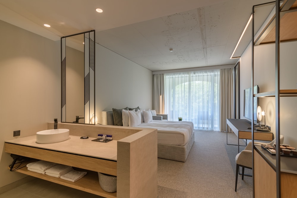 Deluxe King, Park View - Photo 2