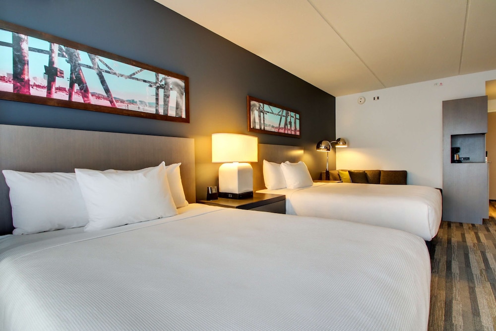 Standard Room, 2 Queen Beds photo 2