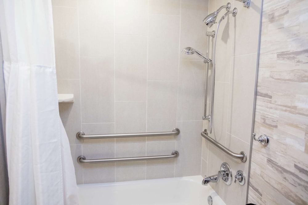 ADA Mobility Accessible, Premier Room, 2 Double Beds with Sleeper Sofa, Bathtub photo 3