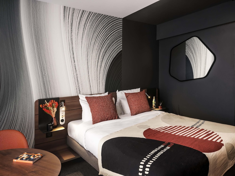 Executive Room, 1 Queen Bed with Sofa bed (Eiffel Tower View)