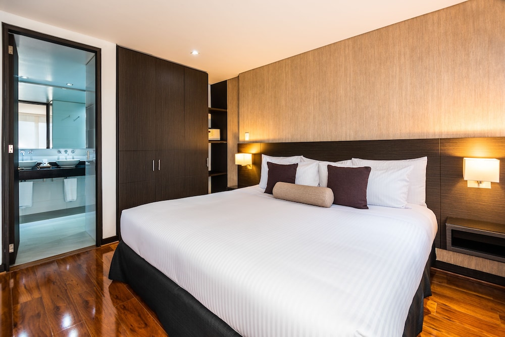 Premium Double Room, 2 Queen Beds - Photo 2