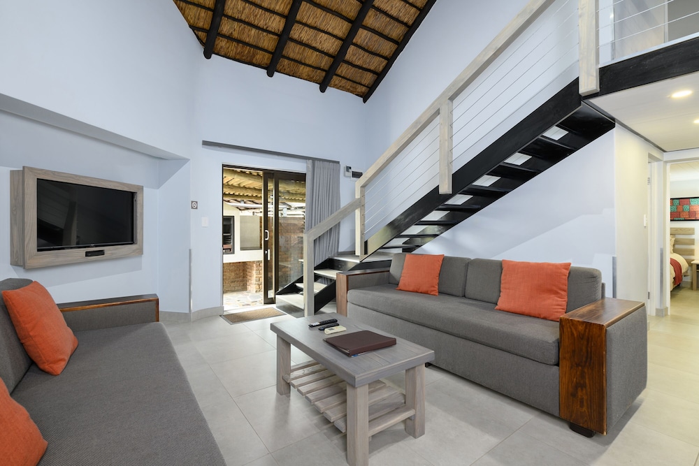 Two Bedroom Apartment with Patio photo 2