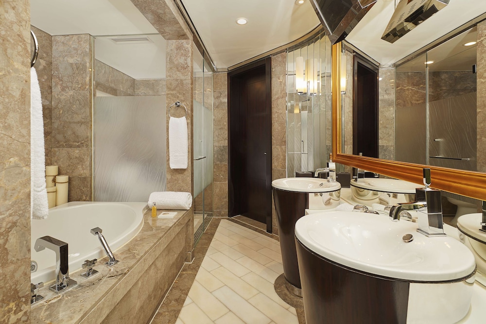 Skyline Suite thumbnail 5