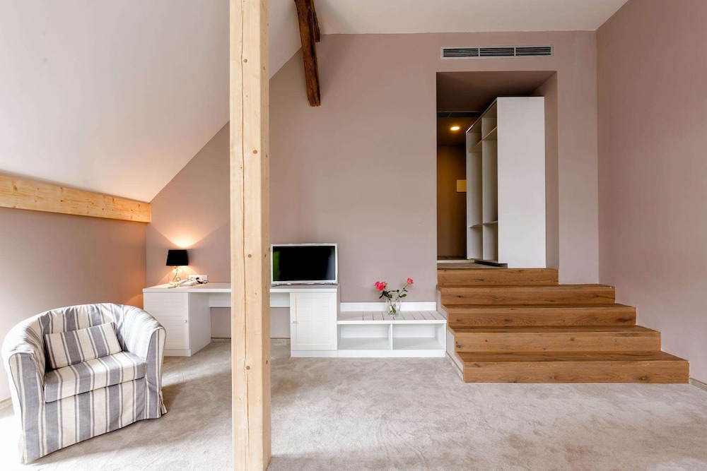 Deluxe Suite (1st floor) thumbnail 6